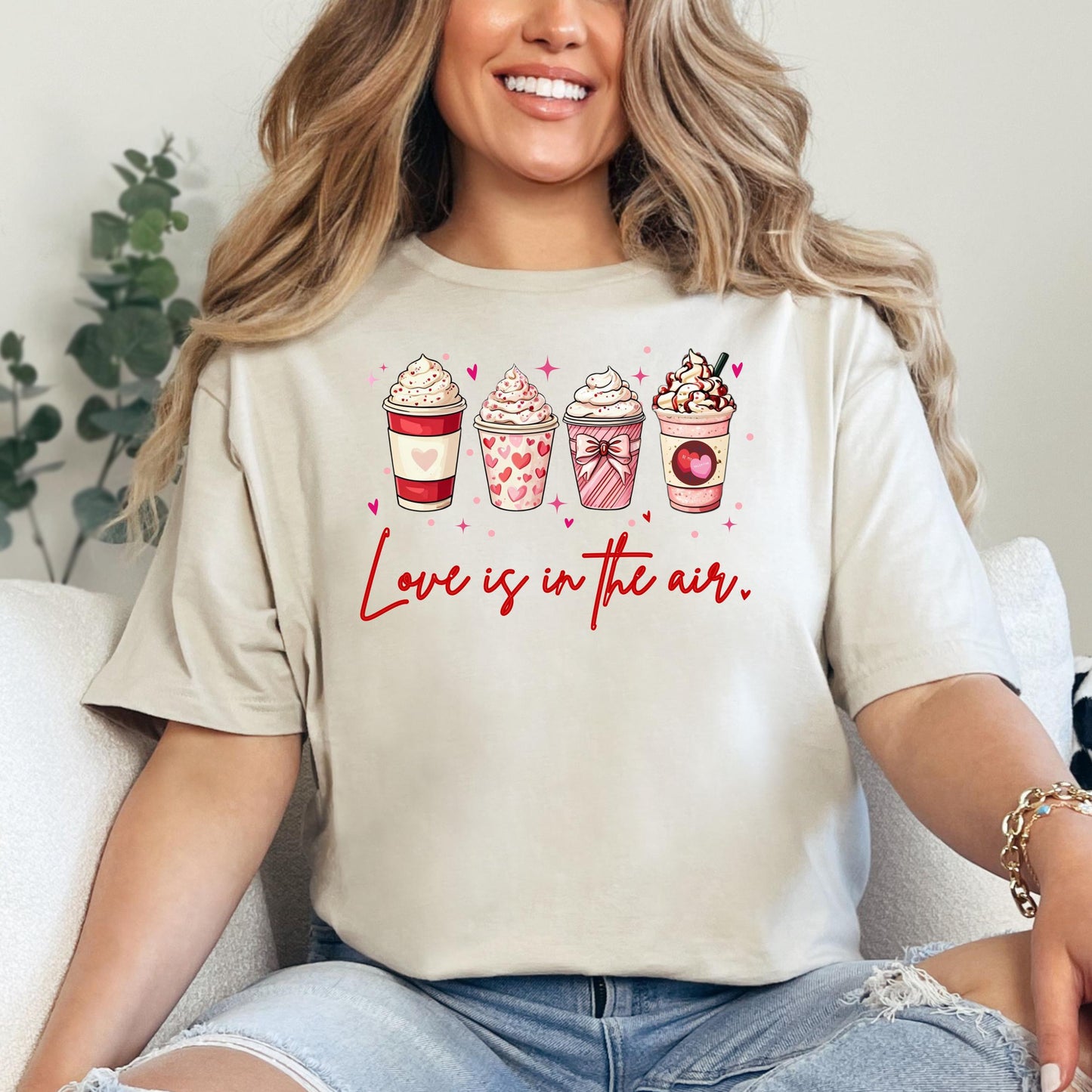 Love is in the air T-Shirt