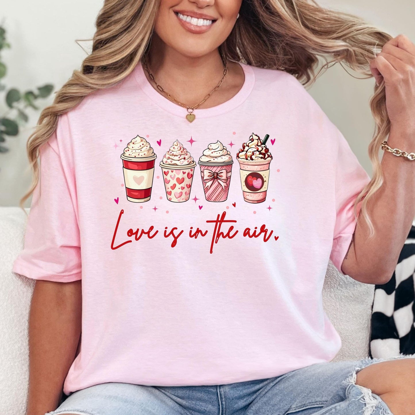 Love is in the air T-Shirt