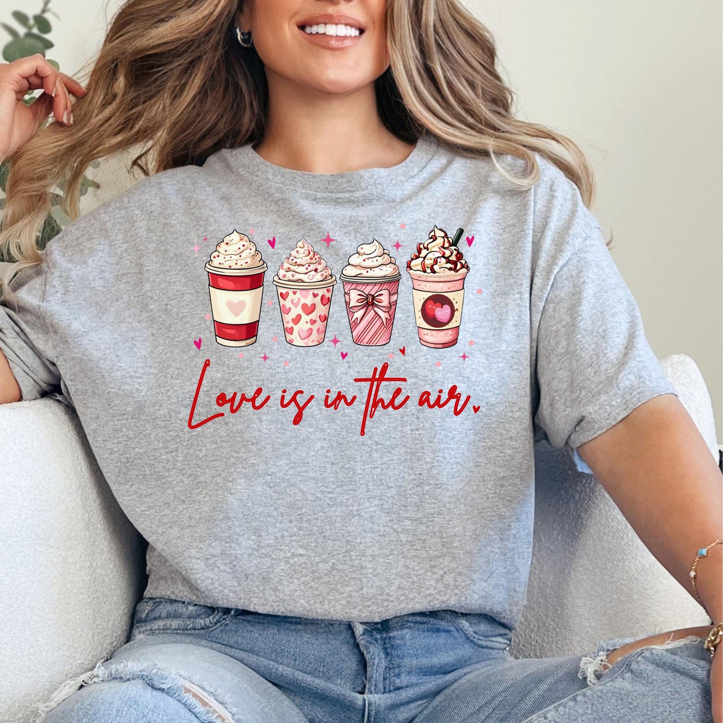 Love is in the air T-Shirt