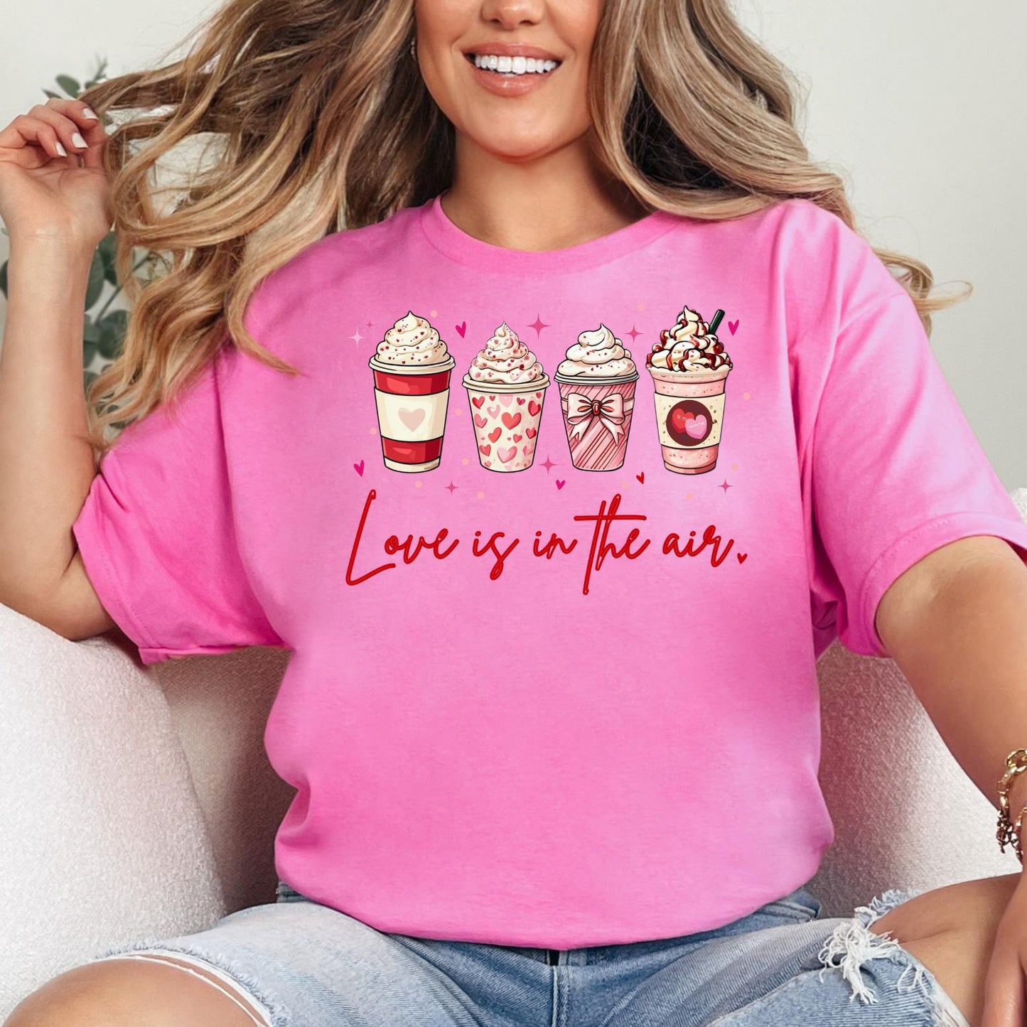 Love is in the air T-Shirt